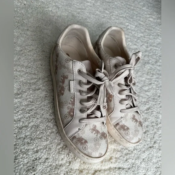 Coach - Picture 3 of 3